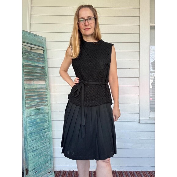 60s Black Dress Sleeveless Pleated Textured Sears Vintage S - Picture 5 of 6